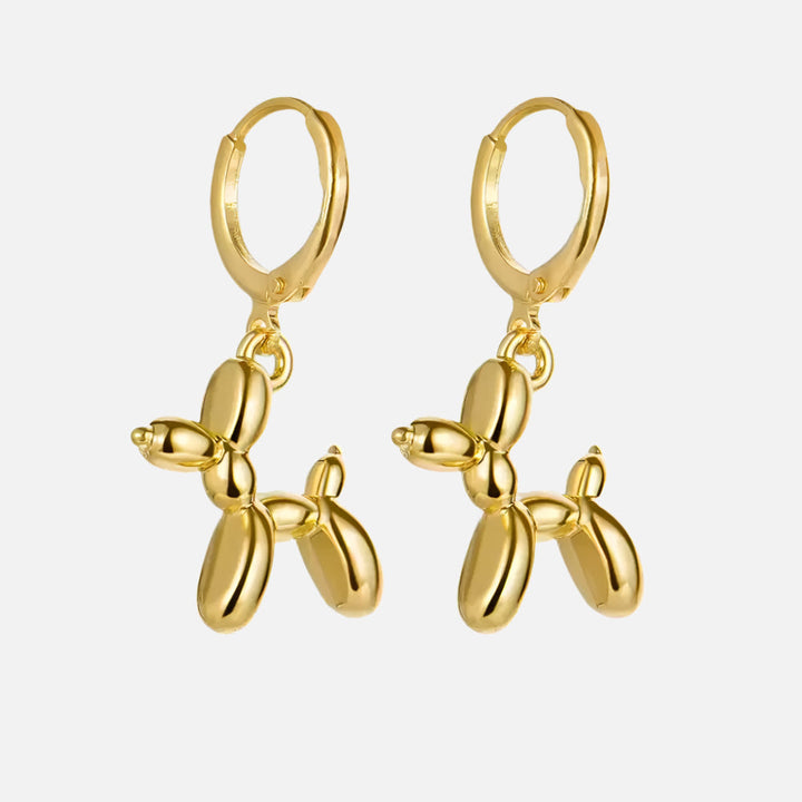Boucles d'oreilles Huggie en or avec un pendentif en forme de mini ballon en forme de chien