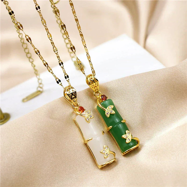 Collier en jade avec amulette