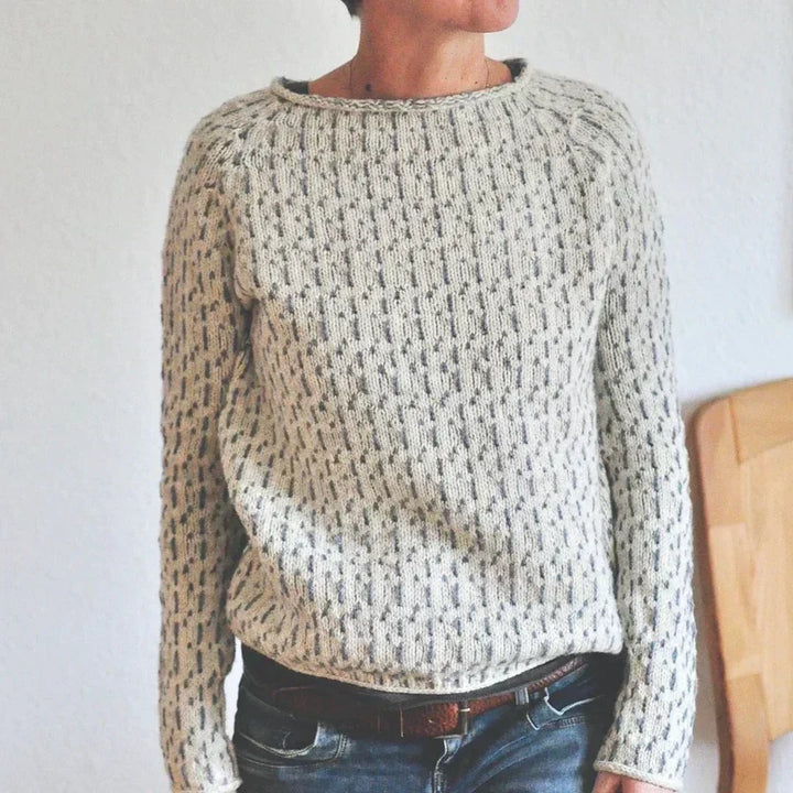 Victoria | Pull gris élégant avec décolleté en “U”