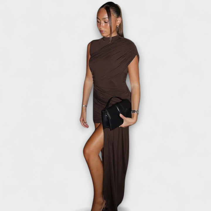 Lila - Robe stylée et ajustée avec encolure ronde et plis