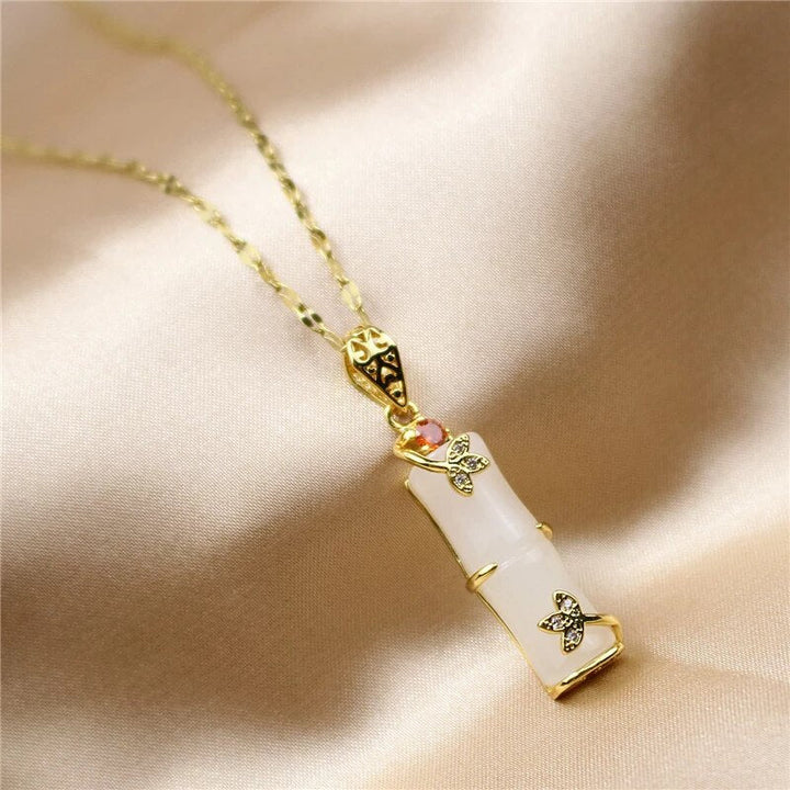 Collier en jade avec amulette