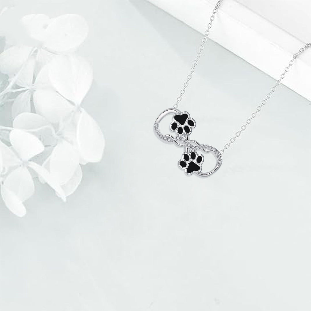 Collier avec pendentif symbole de l'infini en zircon