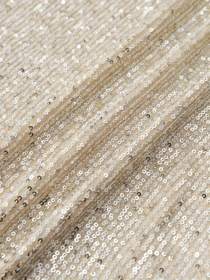 Robe de fête avec des paillettes et un contraste