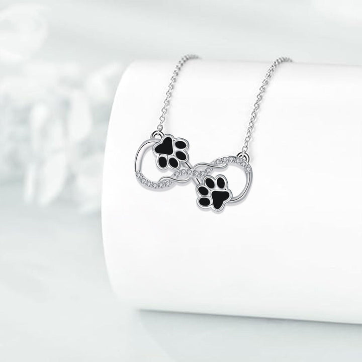Collier avec pendentif symbole de l'infini en zircon