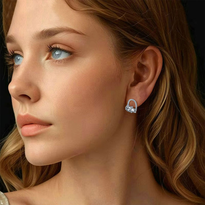 Boucles d'oreilles avec un chiot endormi en argent 925