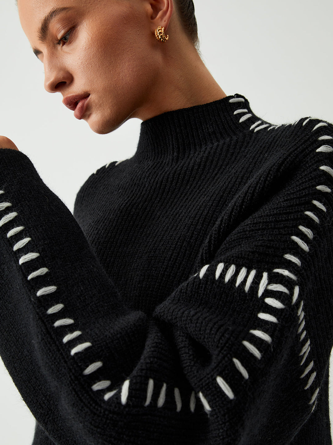 Alma | Pull oversize à col roulé avec détails en piqué