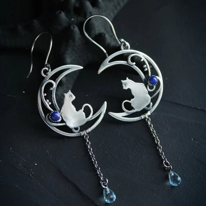 Boucles d'oreilles bohèmes avec zircons bleus et chat argenté