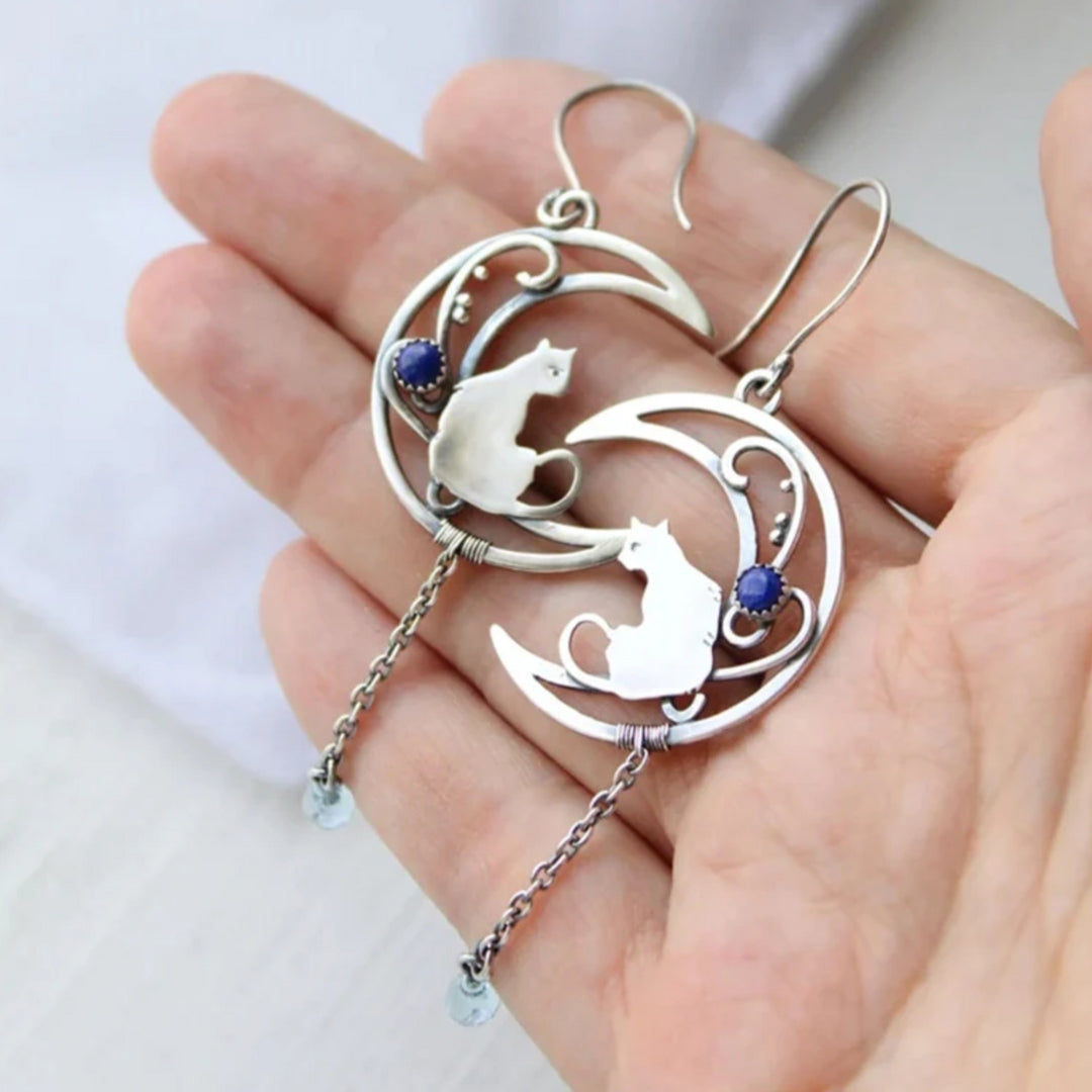 Boucles d'oreilles bohèmes avec zircons bleus et chat argenté