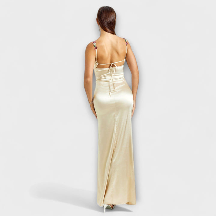 Eira - Robe en satin ornée avec lacets dans le dos