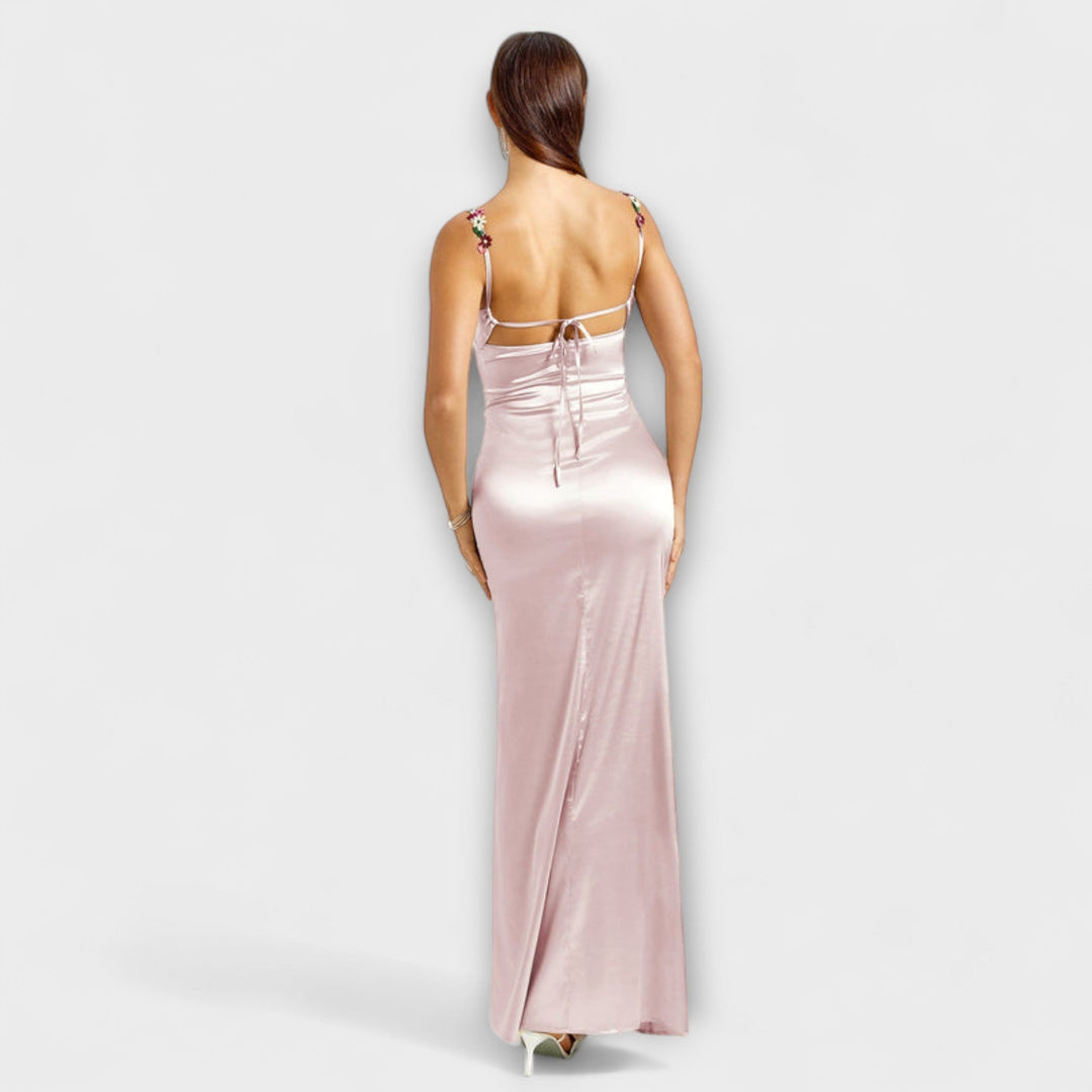 Eira - Robe en satin ornée avec lacets dans le dos