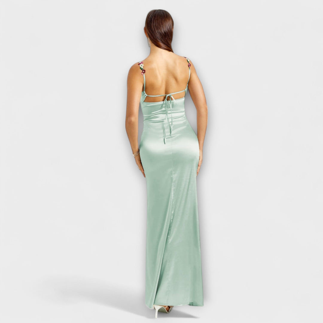 Eira - Robe en satin ornée avec lacets dans le dos