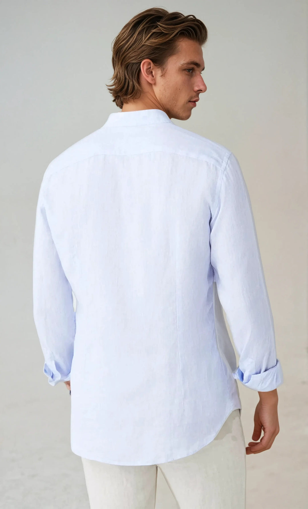 Chemise en lin à col montant bleu clair