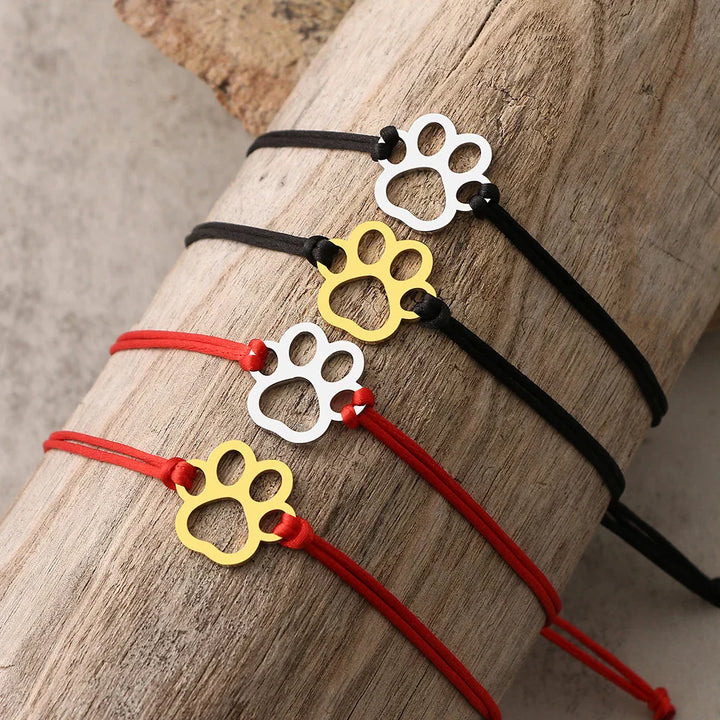 Bracelet avec cordon et empreinte de patte – Design ajustable en noir et rouge