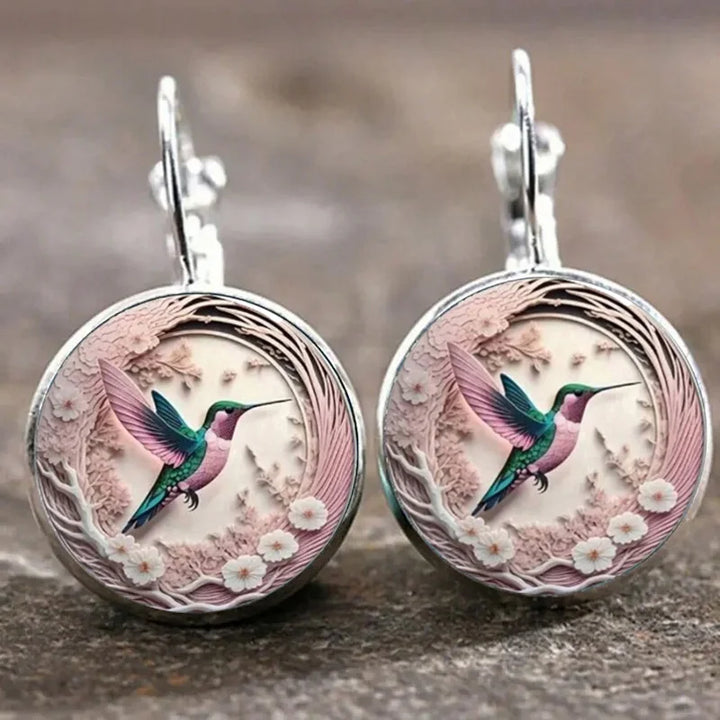 Collier avec pendentif en forme de dôme en verre avec colibri