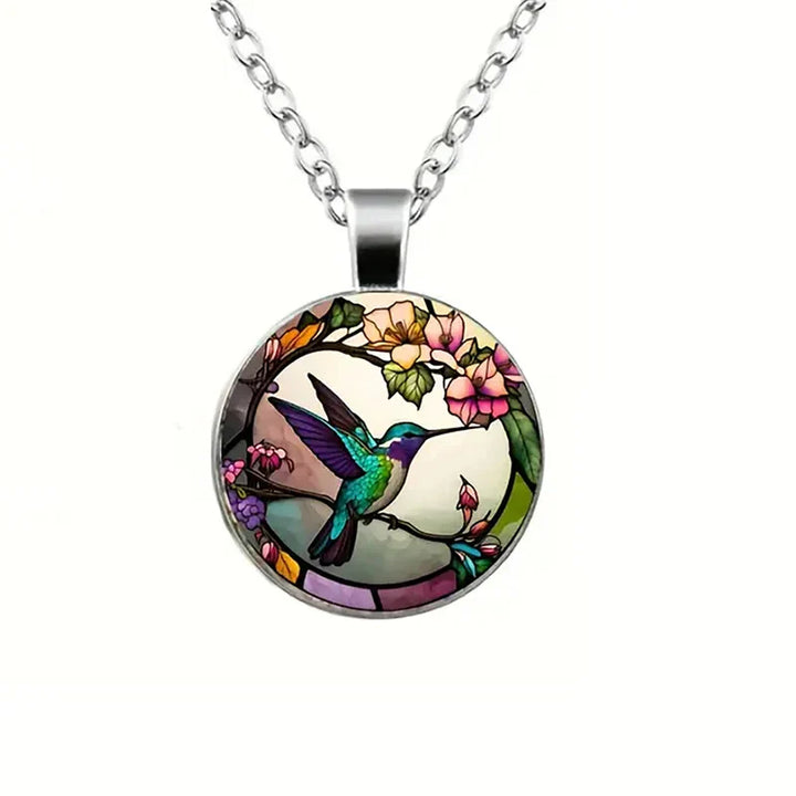 Collier avec pendentif en forme de dôme en verre avec colibri