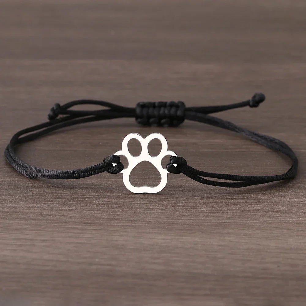 Bracelet avec cordon et empreinte de patte – Design ajustable en noir et rouge