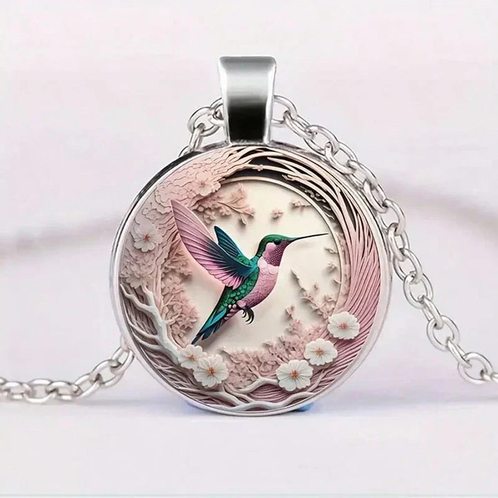 Collier avec pendentif en forme de dôme en verre avec colibri