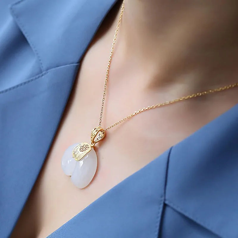 Collier avec pendentif en forme d'éléphant en jade Hetian – Chaîne plaquée en or 18 carats pour femmes