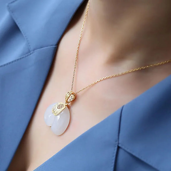 Collier avec pendentif en forme d'éléphant en jade Hetian – Chaîne plaquée en or 18 carats pour femmes