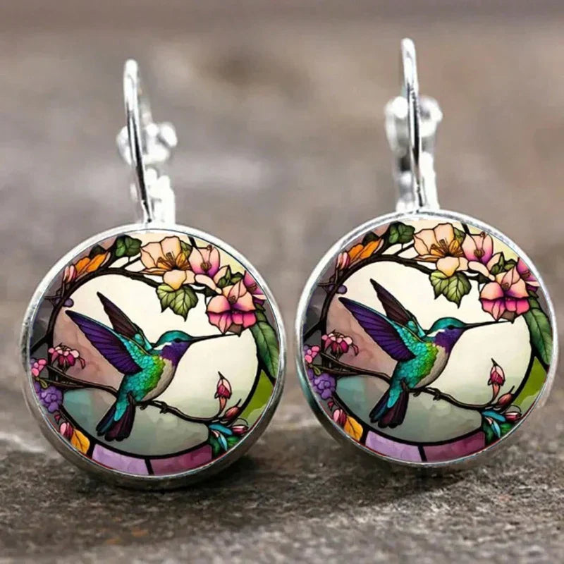 Collier avec pendentif en forme de dôme en verre avec colibri