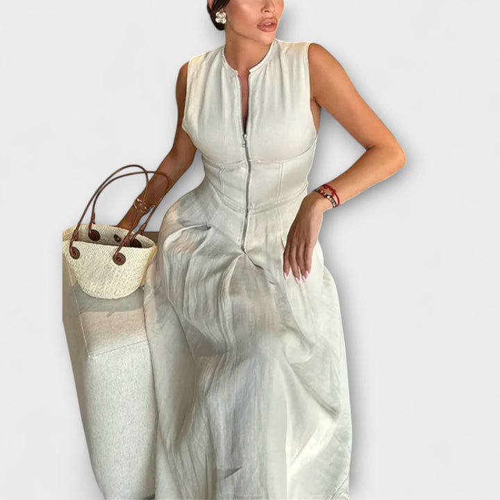 Robe sans manches avec plissés et coupe ajustée midi