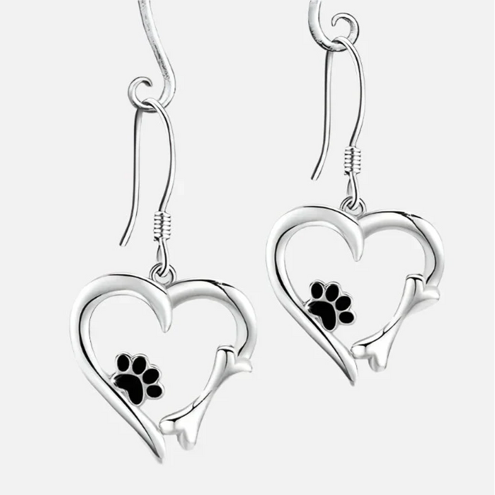 Boucles d'oreilles pendantes en argent en forme de cœur avec empreinte de patte