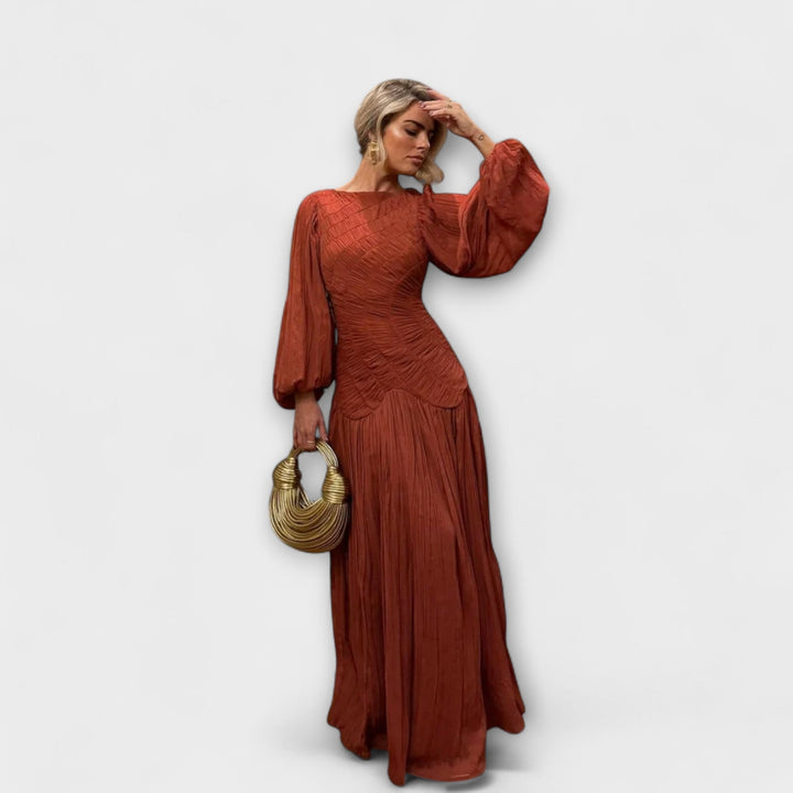 Robe plissée élégante à manches longues