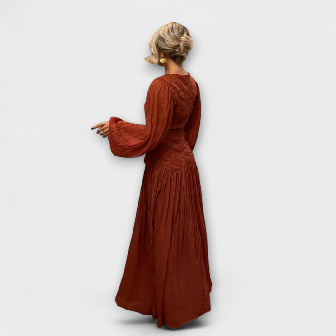 Robe plissée élégante à manches longues