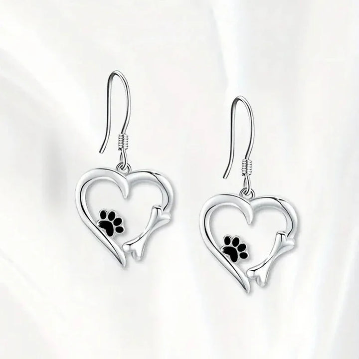 Boucles d'oreilles pendantes en argent en forme de cœur avec empreinte de patte