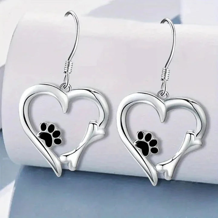 Boucles d'oreilles pendantes en argent en forme de cœur avec empreinte de patte