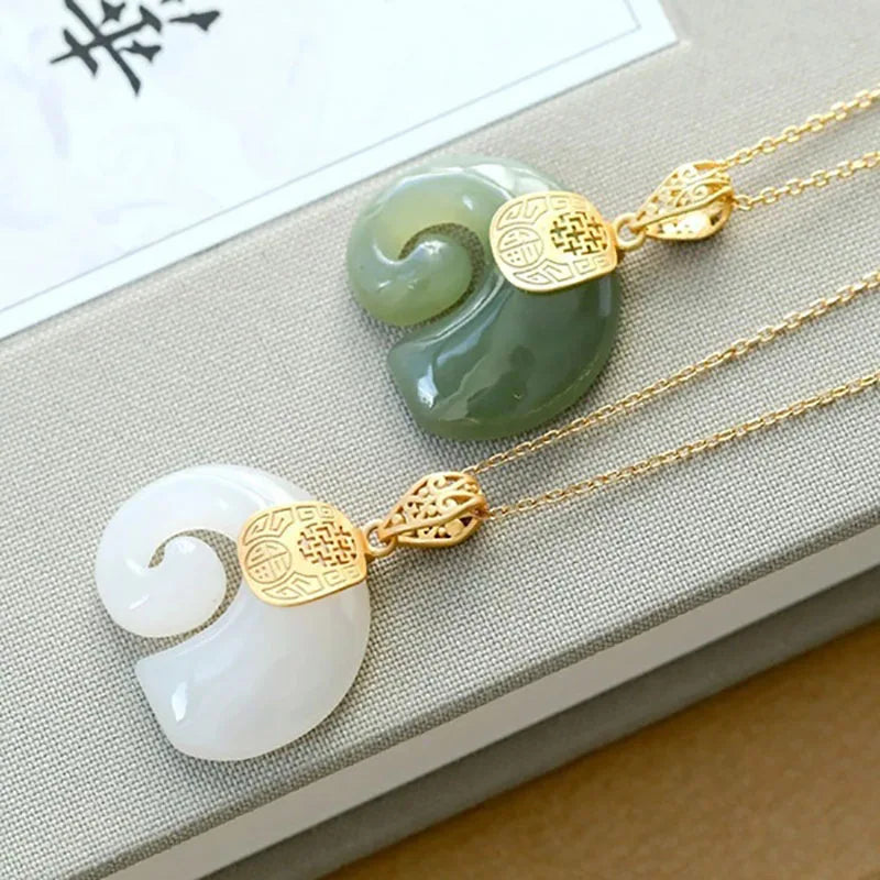 Collier avec pendentif en forme d'éléphant en jade Hetian – Chaîne plaquée en or 18 carats pour femmes