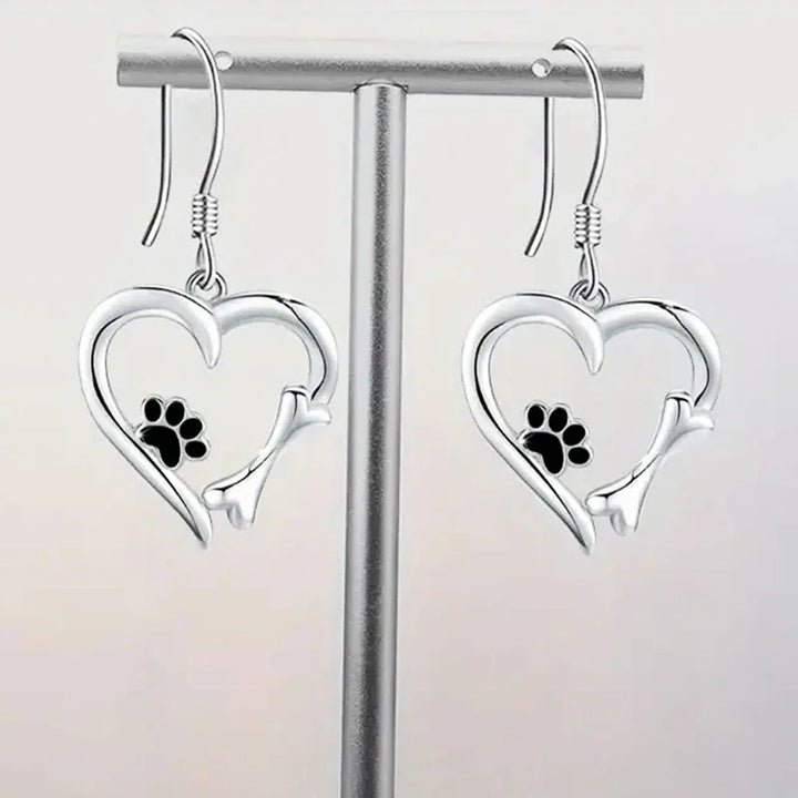 Boucles d'oreilles pendantes en argent en forme de cœur avec empreinte de patte