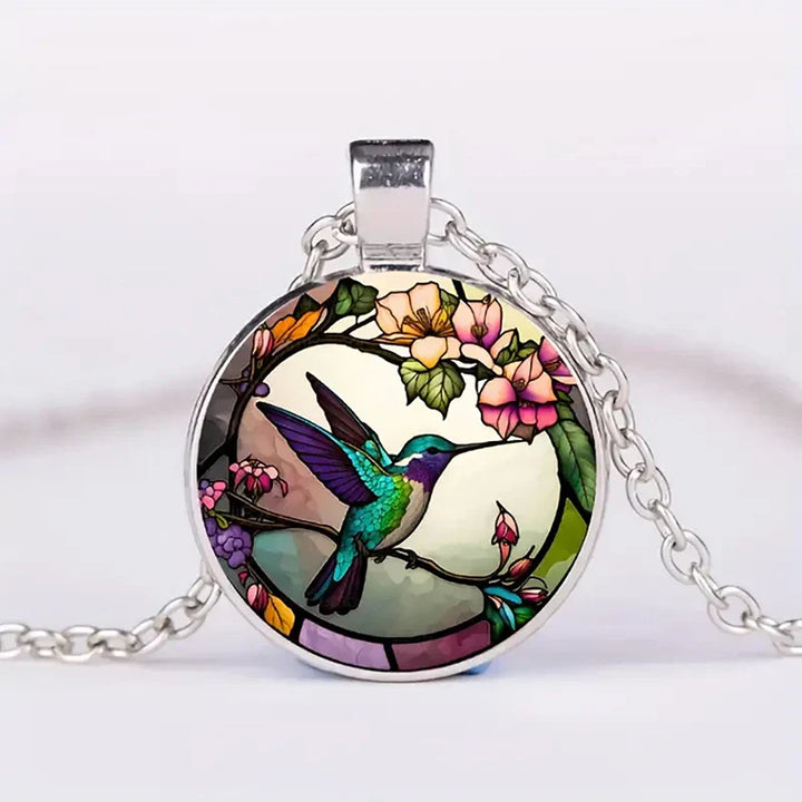 Collier avec pendentif en forme de dôme en verre avec colibri