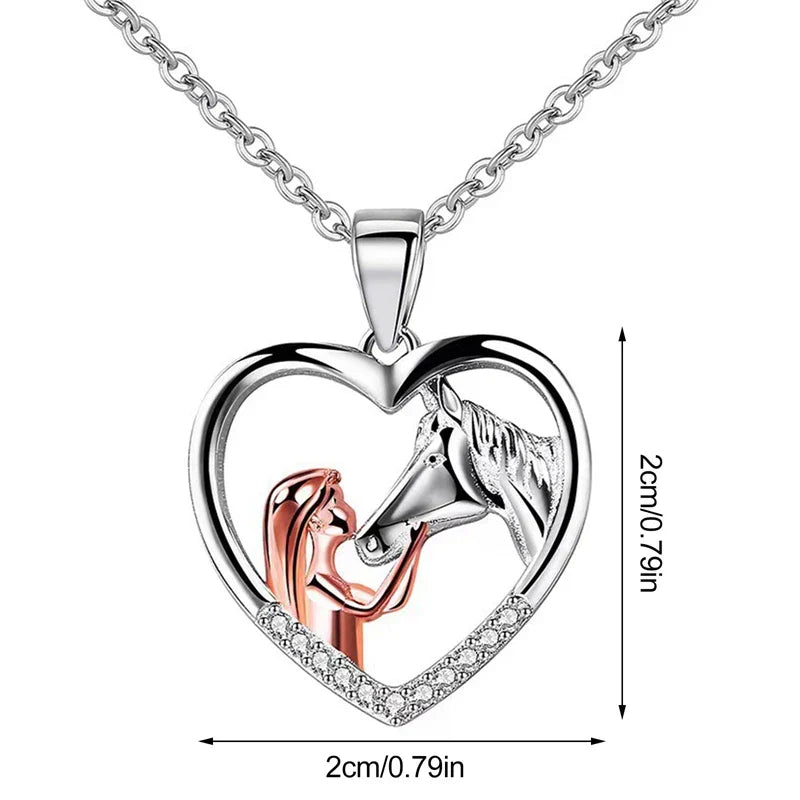 Magnifique collier avec des zircones en forme de cœur et de cheval