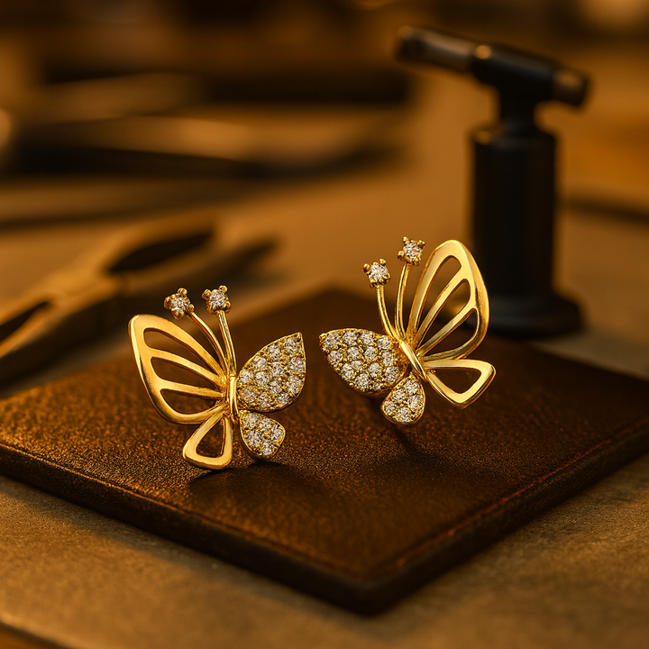 Boucles d'oreilles élégantes en forme de papillon avec des zircons