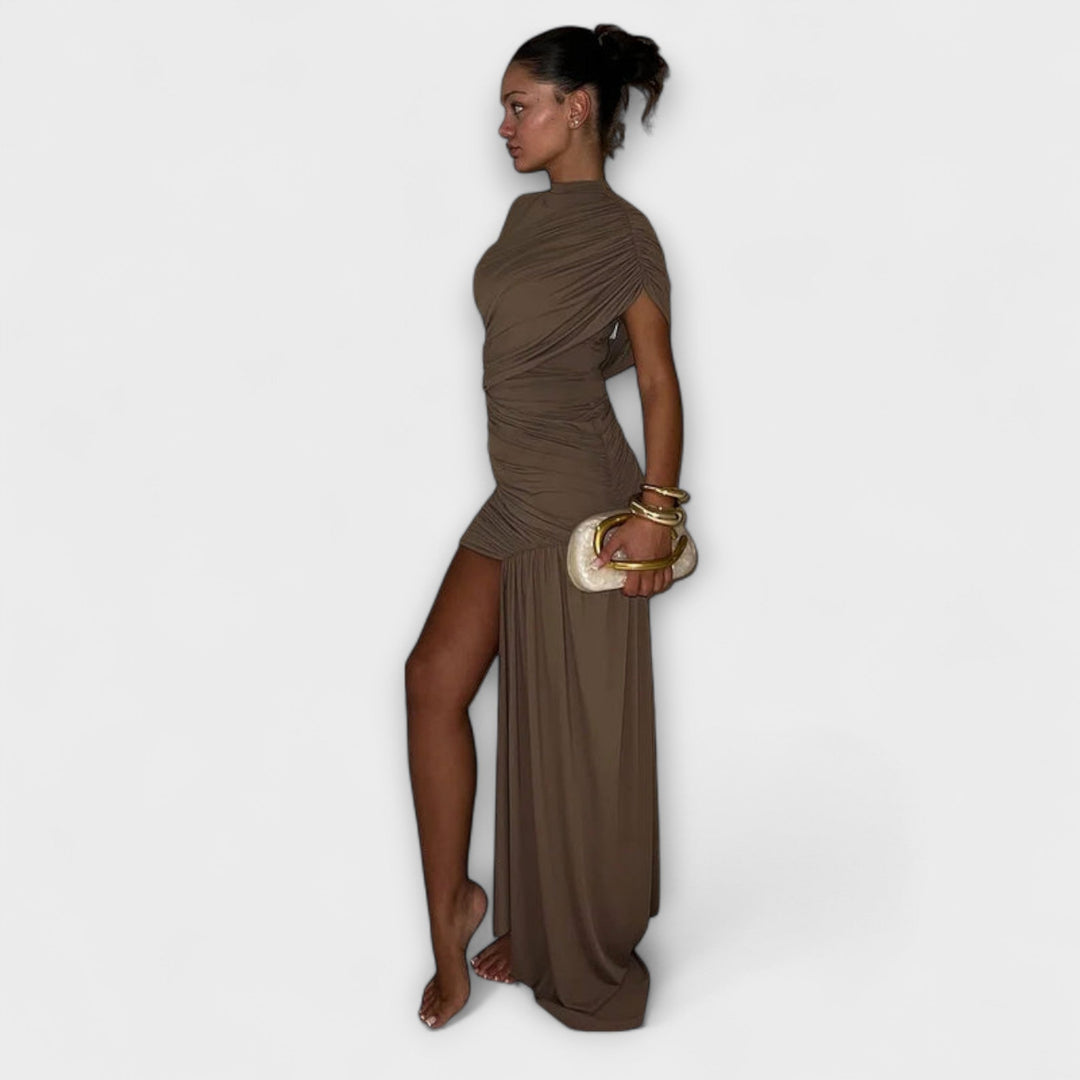 Lila - Robe stylée et ajustée avec encolure ronde et plis