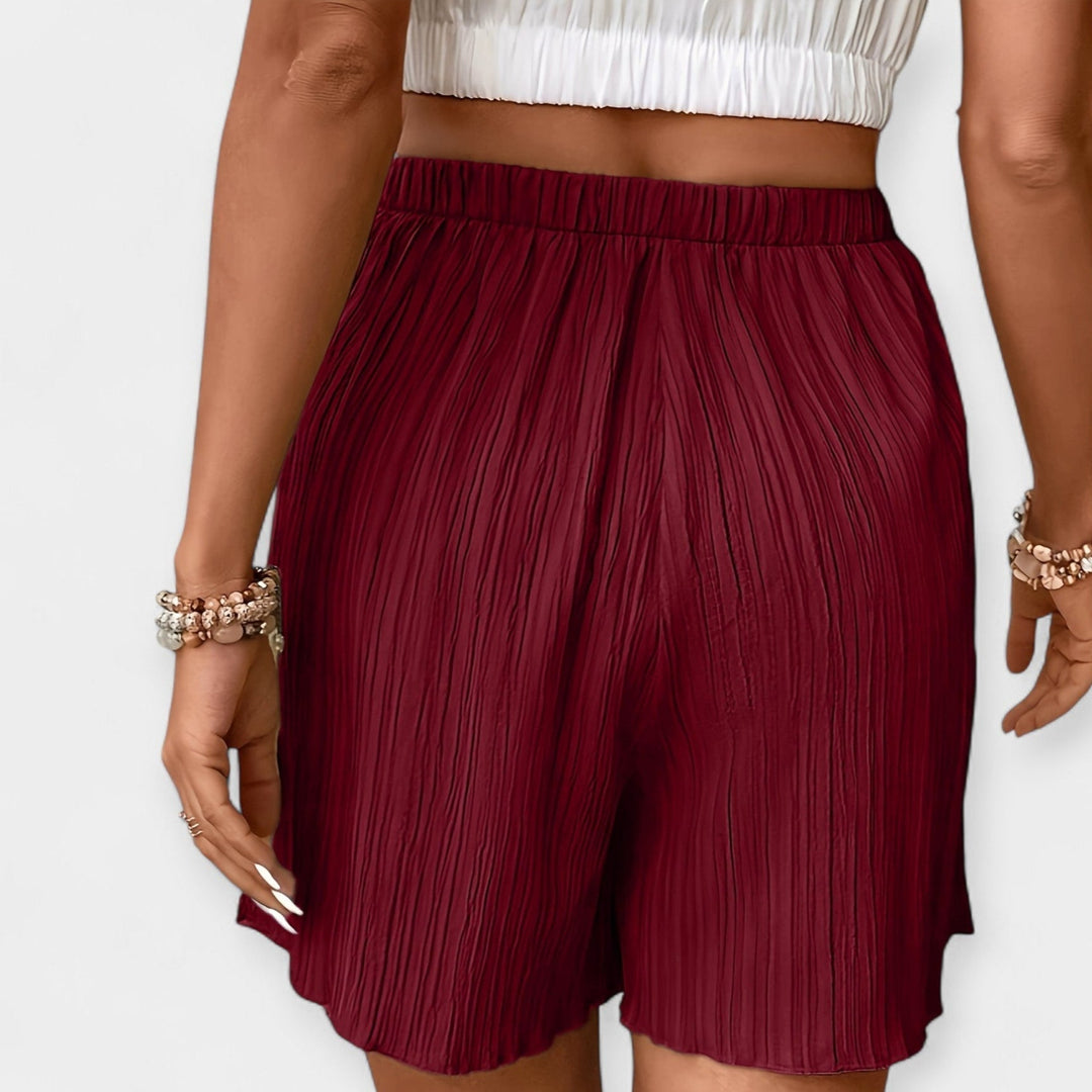 Shorts stylés avec plis