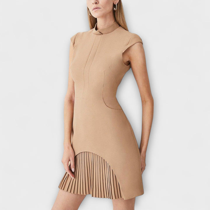Elowen - Robe mini avec patchwork inspiré par l'armée et col haut