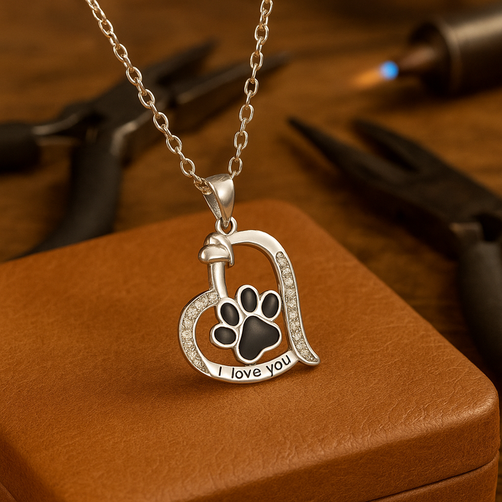Collier avec empreinte de patte de chien en forme de cœur avec des zirconiums